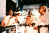  Историческая фотография Шрилы Гуру Махараджа и Шрилы Свами Махараджа Прабхупады на веранде